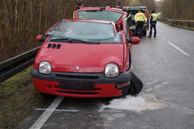 Grossbettlingen: PKW geraet ins Schleudern und prallt gegen Leitplanke